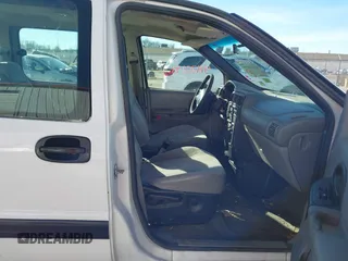 2004 Chevrolet Venture LS with VIN 1GNDX03E14D252589, listed as a IAAI auction lot 41470299 with 276,523 mi miles. Bid and sale history available at carsss.com. Image 5.
