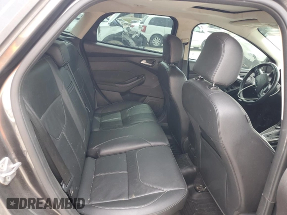 2015 Ford Focus Titanium z VIN 1FADP3N2XFL357224, wystawiony jako Copart lot #55626575 z przebiegiem 159 422 mil mil oraz Szkoda całkowita • Salvage title. Historia ofert i sprzedaży dostępna na DreamBid. Obrazek 10.