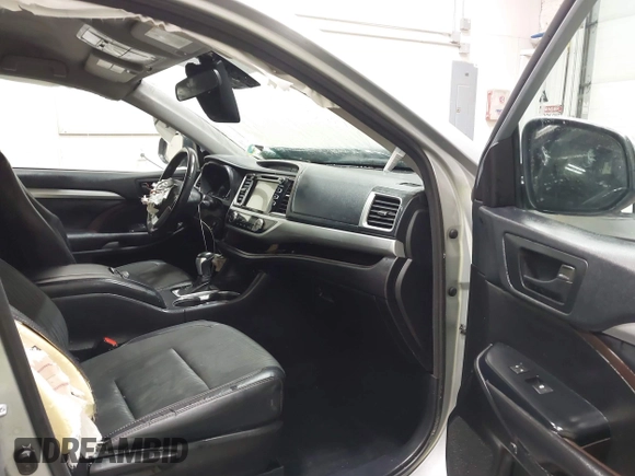 2018 Toyota Highlander LE with VIN 5TDBZRFH6JS849712, listed as a IAAI auction lot 41369832 with 70,482 mi miles and . Bid and sale history available at DreamBid. Image 5.