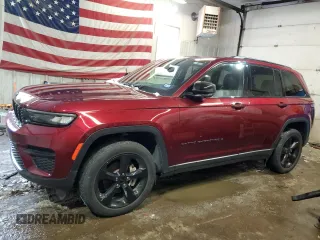 2023 Jeep Grand Cherokee Laredo z VIN 1C4RJGAGXPC647782, wystawiony jako Copart lot #45349005 z przebiegiem 36 268 mil mil oraz Czysty tytuł • Clean title. Historia ofert i sprzedaży dostępna na DreamBid. Obrazek 1.