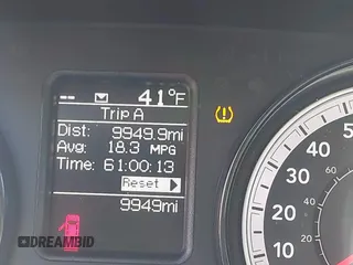 2021 Ram 1500 Tradesman z VIN 3C6RR6KG4MG711610, wystawiony jako IAAI lot #40942505 z przebiegiem 9 949 mil mil oraz . Historia ofert i sprzedaży dostępna na DreamBid. Obrazek 16.