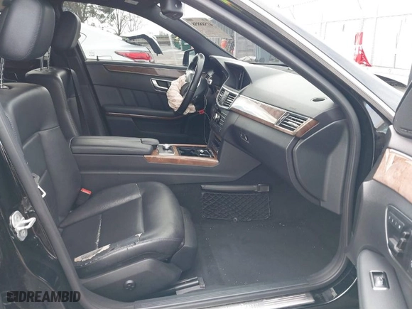 2013 Mercedes-Benz E-Class E 350 Luxury with VIN WDDHF5KB5DA672817, listed as a IAAI auction lot 41588858 with 116,506 mi miles. Bid and sale history available at carsss.com. Image 5.