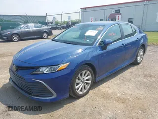 2023 Toyota Camry LE z VIN 4T1R11AK9PU180068, wystawiony jako IAAI lot #42483656 z przebiegiem 59 312 mil mil oraz . Historia ofert i sprzedaży dostępna na DreamBid. Obrazek 17.