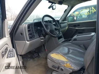 2005 GMC Yukon SLT with VIN 1GKEK13TX5R274020, listed as a IAAI auction lot 41889445 with 209,132 mi miles. Bid and sale history available at carsss.com. Image 5.
