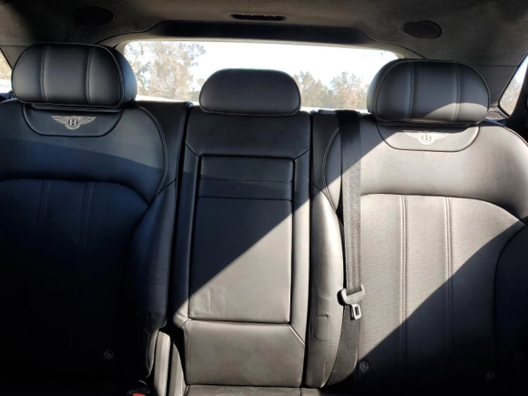 2019 Bentley Bentayga V8 with VIN SJAAM2ZV4KC024727, listed as a Copart auction lot 74625214 with 0 miles and Non Repairable. Bid and sale history available at carsss.com. Image 10.