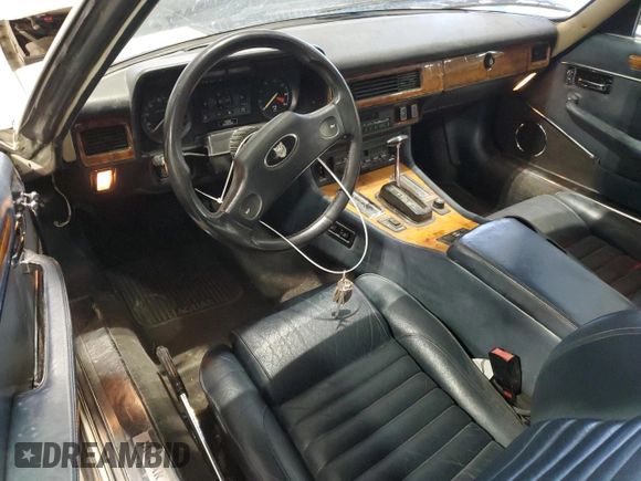 1989 Jaguar XJS z VIN SAJNV4847KC164497, wystawiony jako Copart lot #87258504 z przebiegiem 90 299 mil mil oraz Szkody całkowita. Historia ofert i sprzedaży dostępna na DreamBid. Obrazek 8.