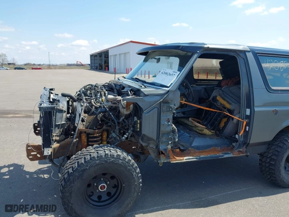 1988 Ford Bronco XL with VIN 1FMEU15N3JLA69197, listed as a IAAI auction lot 42082657 with 287,213 mi miles. Bid and sale history available at carsss.com. Image 6.