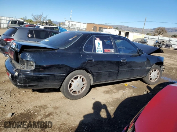 1994 Toyota Camry XLE with VIN JT2GK13E9R0057812, listed as a Copart auction lot 88704015 with 153,621 mi miles and Salvage Title. Bid and sale history available at carsss.com. Image 3.