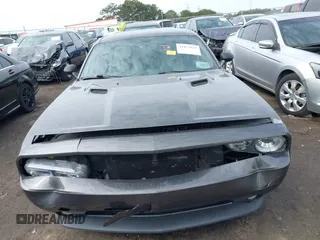 2014 Dodge Challenger R/T z VIN 2C3CDYBT7EH293104, wystawiony jako IAAI lot #41452435 z przebiegiem 49 728 mil mil oraz . Historia ofert i sprzedaży dostępna na DreamBid. Obrazek 12.