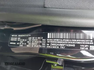 2023 Maserati Grecale Modena z VIN ZN682AVM0P7438449, wystawiony jako IAAI lot #42194029 z przebiegiem Nie podano mil oraz . Historia ofert i sprzedaży dostępna na DreamBid. Obrazek 9.