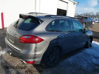 2013 Porsche Cayenne S с VIN WP1AB2A28DLA86543, выставлен на аукционе IAAI как лот 41764426 с пробегом 105 814 миль миль и . История ставок и продаж доступна на DreamBid. Изображение 4.