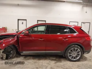 2016 Lincoln MKX Reserve z VIN 2LMTJ8LR5GBL76270, wystawiony jako IAAI lot #41489666 z przebiegiem 113 465 mil mil oraz . Historia ofert i sprzedaży dostępna na DreamBid. Obrazek 14.