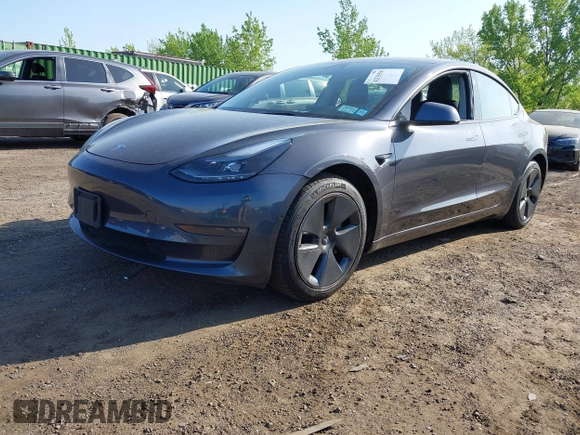 2022 Tesla Model 3 Long Range z VIN 5YJ3E1EB2NF183893, wystawiony jako IAAI lot #42130396 z przebiegiem 25 552 mil mil oraz . Historia ofert i sprzedaży dostępna na DreamBid. Obrazek 20.