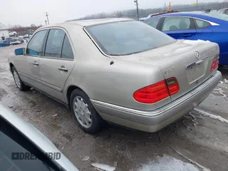 1996 Mercedes-Benz E-Class with VIN WDBJF55F5TJ007150, listed as a IAAI auction lot 41518340 with 178,930 mi miles. Bid and sale history available at carsss.com. Image 3.