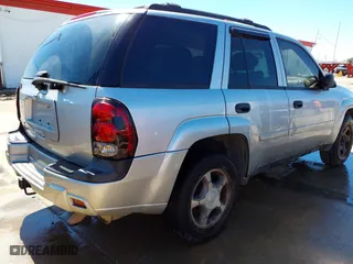 2008 Chevrolet TrailBlazer LT w/1LT with VIN 1GNDS13S082110312, listed as a IAAI auction lot 41660761 with 257,474 mi miles. Bid and sale history available at carsss.com. Image 4.