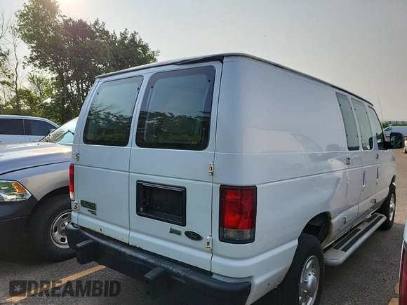 2014 Ford Econoline Cargo Commercial z VIN 1FTNE2EW0EDA95532, wystawiony jako IAAI lot #42442160 z przebiegiem 140 667 mil mil oraz . Historia ofert i sprzedaży dostępna na DreamBid. Obrazek 34.