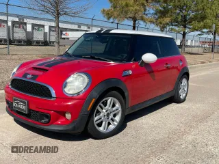 2011 MINI Hardtop S with VIN WMWSV3C57BTY20433, listed as a Copart auction lot 49290455 with 156,698 mi miles and Clean Title. Bid and sale history available at DreamBid. Image 2.