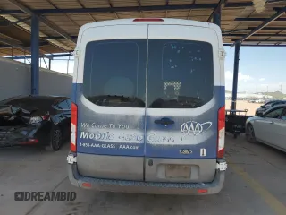 2015 Ford Transit z VIN 1FTNE1CM9FKA53207, wystawiony jako Copart lot #62840195 z przebiegiem 208 385 mil mil oraz Czysty tytuł • Clean title. Historia ofert i sprzedaży dostępna na DreamBid. Obrazek 6.