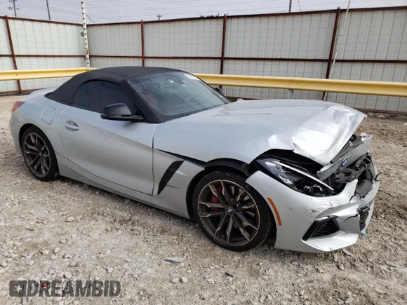 2022 BMW Z4 sDriveM40i with VIN WBAHF9C08NWX40835, listed as a Copart auction lot 68417882 with 9,165 mi miles and . Bid and sale history available at DreamBid. Image 4.
