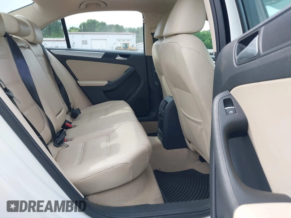 2014 Volkswagen Jetta Sedan SE w/Connectivity/Sunroof PZEV with VIN 3VWD17AJ5EM326425, listed as a IAAI auction lot 42066054 with 125,004 mi miles. Bid and sale history available at carsss.com. Image 8.