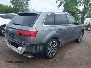 2017 Audi Q7 Prestige z VIN WA1VAAF76HD027540, wystawiony jako IAAI lot #42318658 z przebiegiem 82 619 mil mil oraz . Historia ofert i sprzedaży dostępna na DreamBid. Obrazek 6.