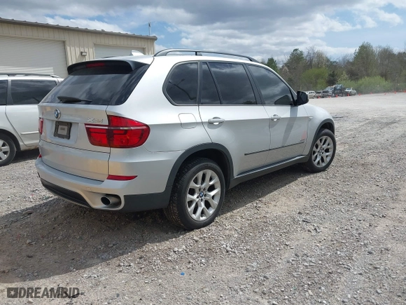 2011 BMW X5 35i with VIN 5UXZV4C52BL742911, listed as a IAAI auction lot 41845588 with 123,001 mi miles. Bid and sale history available at carsss.com. Image 4.