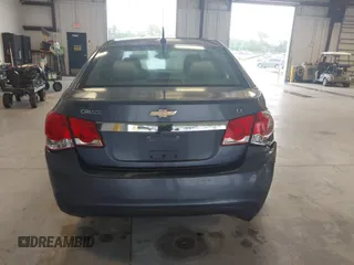 2014 Chevrolet Cruze 1LT z VIN 1G1PC5SB4E7140559, wystawiony jako IAAI lot #42622597 z przebiegiem 127 756 mil mil oraz . Historia ofert i sprzedaży dostępna na DreamBid. Obrazek 16.