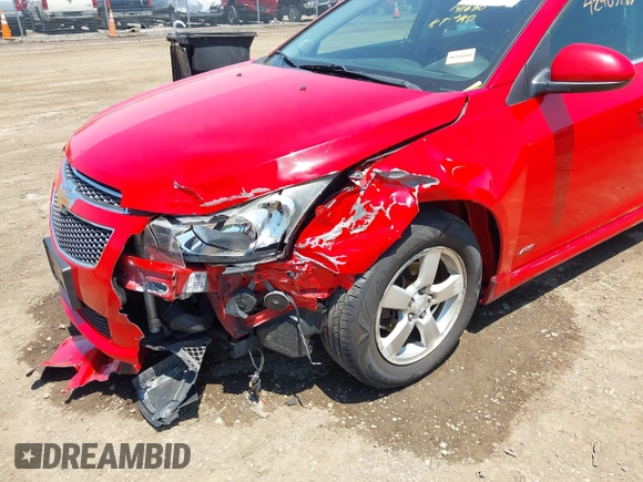 2014 Chevrolet Cruze 1LT z VIN 1G1PC5SBXE7230301, wystawiony jako IAAI lot #42403785 z przebiegiem 141 630 mil mil oraz . Historia ofert i sprzedaży dostępna na DreamBid. Obrazek 6.