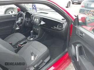 2019 Volkswagen Beetle S с VIN 3VWFD7AT0KM720833, выставлен на аукционе IAAI как лот 40231743 с пробегом 38 227 миль миль и . История ставок и продаж доступна на DreamBid. Изображение 5.