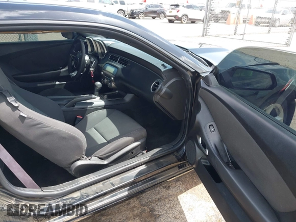 2011 Chevrolet Camaro 1LT z VIN 2G1FB1ED2B9164874, wystawiony jako IAAI lot #41955019 z przebiegiem 165 552 mil mil oraz . Historia ofert i sprzedaży dostępna na DreamBid. Obrazek 5.