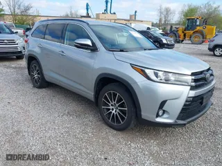 2018 Toyota Highlander SE with VIN 5TDJZRFHXJS800427, listed as a IAAI auction lot 41902639 with 88,140 mi miles. Bid and sale history available at carsss.com. Image 1.