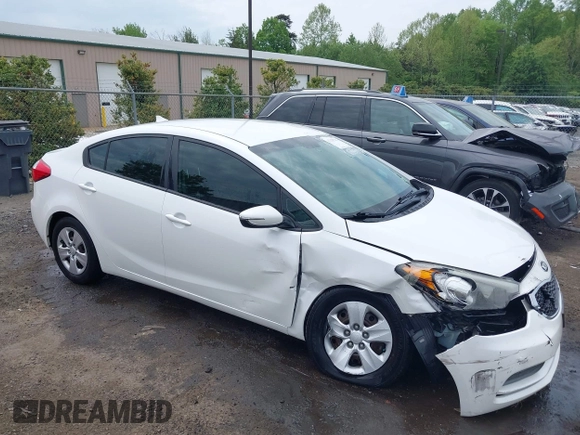2015 Kia Forte LX with VIN KNAFX4A69F5306199, listed as a IAAI auction lot 42125781 with 116,788 mi miles and . Bid and sale history available at carsss.com. Image 1.
