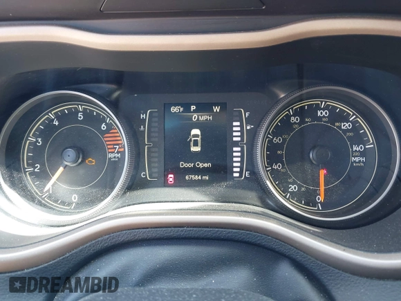 2017 Jeep Cherokee Latitude z VIN 1C4PJMCB9HW512395, wystawiony jako IAAI lot #42161258 z przebiegiem 67 584 mil mil oraz . Historia ofert i sprzedaży dostępna na DreamBid. Obrazek 7.