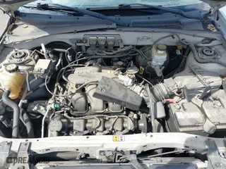 2005 Ford Escape Limited with VIN 1FMYU04165KB19009, listed as a IAAI auction lot 39055762 with 180,484 mi miles. Bid and sale history available at carsss.com. Image 10.