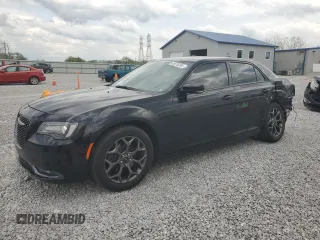 2016 Chrysler 300 S z VIN 2C3CCAGG6GH208567, wystawiony jako Copart lot #55076355 z przebiegiem 51 157 mil mil oraz Szkody całkowita. Historia ofert i sprzedaży dostępna na DreamBid. Obrazek 1.