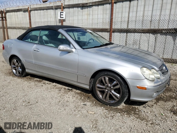 2004 Mercedes-Benz CLK 320 z VIN WDBTK65G24T032144, wystawiony jako Copart lot #48421025 z przebiegiem 157 180 mil mil oraz Szkody całkowita. Historia ofert i sprzedaży dostępna na DreamBid. Obrazek 4.