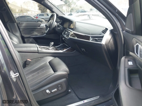 2021 BMW X7 xDrive40i with VIN 5UXCW2C05M9F76009, listed as a IAAI auction lot 41681992 with 48,565 mi miles. Bid and sale history available at carsss.com. Image 5.