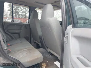 2005 Jeep Liberty Sport with VIN 1J4GL48525W655627, listed as a IAAI auction lot 41621988 with 186,585 mi miles. Bid and sale history available at carsss.com. Image 8.
