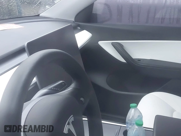 2021 Tesla Model Y Performance z VIN 5YJYGDEF2MF215938, wystawiony jako IAAI lot #41338287 z przebiegiem 63 925 mil mil oraz . Historia ofert i sprzedaży dostępna na DreamBid. Obrazek 16.