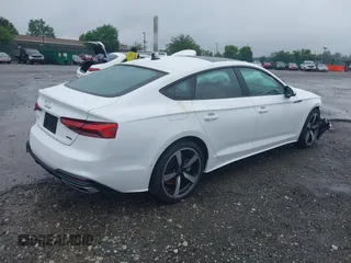 2025 Audi A5 Sportback S line Prestige z VIN WAUEACF58SA012978, wystawiony jako IAAI lot #42264243 z przebiegiem 1461 mil mil oraz . Historia ofert i sprzedaży dostępna na DreamBid. Obrazek 4.
