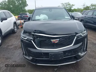 2024 Cadillac XT6 AWD Luxury z VIN 1GYKPBR49RZ723838, wystawiony jako IAAI lot #42346554 z przebiegiem 27 525 mil mil oraz . Historia ofert i sprzedaży dostępna na DreamBid. Obrazek 6.