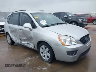 2007 Kia Rondo LX with VIN KNAFG526X77104014, listed as a IAAI auction lot 41916240 with 95,814 mi miles. Bid and sale history available at carsss.com. Image 1.