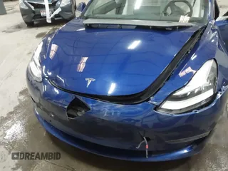 2020 Tesla Model 3 Performance z VIN 5YJ3E1EC7LF641885, wystawiony jako IAAI lot #41372794 z przebiegiem Nie podano mil oraz . Historia ofert i sprzedaży dostępna na DreamBid. Obrazek 6.