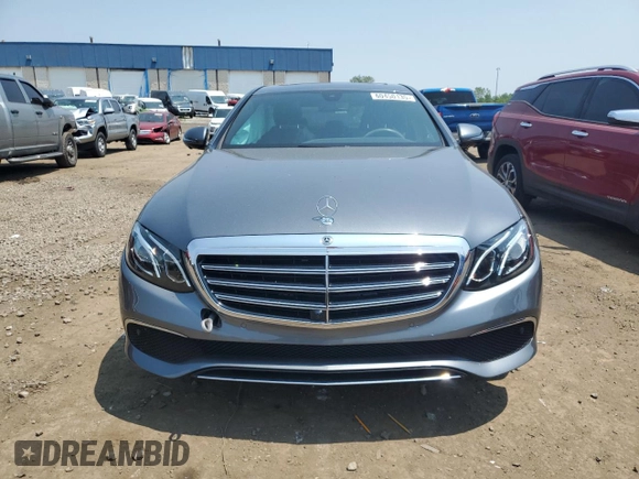 2019 Mercedes-Benz E 300 with VIN WDDZF4KB5KA637769, listed as a Copart auction lot 60450135 with 6,652 mi miles and Clean title. Bid and sale history available at DreamBid. Image 5.