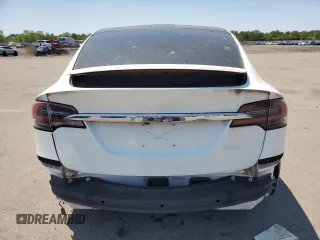 2016 Tesla Model X 70D z VIN 5YJXCAE26GF004233, wystawiony jako Copart lot #58378805 z przebiegiem 90 133 mil mil oraz Szkoda całkowita • Salvage title. Historia ofert i sprzedaży dostępna na DreamBid. Obrazek 6.