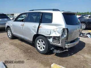 2011 Toyota Highlander z VIN 5TDZK3EH8BS045804, wystawiony jako IAAI lot #42211947 z przebiegiem 193 812 mil mil oraz . Historia ofert i sprzedaży dostępna na DreamBid. Obrazek 3.