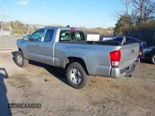 2017 Toyota Tacoma SR z VIN 5TFSX5EN9HX057404, wystawiony jako IAAI lot #40831578 z przebiegiem 91 434 mil mil oraz . Historia ofert i sprzedaży dostępna na DreamBid. Obrazek 3.