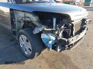 2015 Kia Soul with VIN KNDJN2A22F7169714, listed as a IAAI auction lot 41431556 with 122,834 mi miles. Bid and sale history available at carsss.com. Image 6.