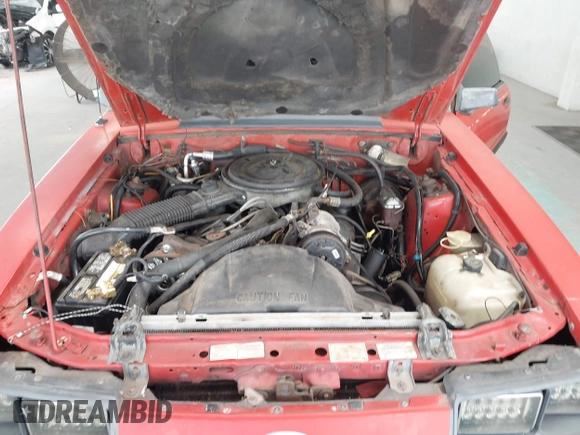 1986 Ford Mustang z VIN 1FABP2738GF131495, wystawiony jako IAAI lot #42437401 z przebiegiem 6 322 mil mil oraz . Historia ofert i sprzedaży dostępna na DreamBid. Obrazek 10.