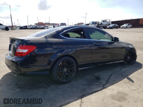 2015 Mercedes-Benz C 350 z VIN WDDGJ8JB9FG384277, wystawiony jako Copart lot #50709404 z przebiegiem 54 349 mil mil oraz . Historia ofert i sprzedaży dostępna na DreamBid. Obrazek 3.